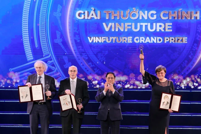 Các chủ nhân Giải thưởng Chính VinFuture 2021