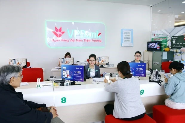 Giao dịch tại VPBank. (Ảnh: Vietnam+)