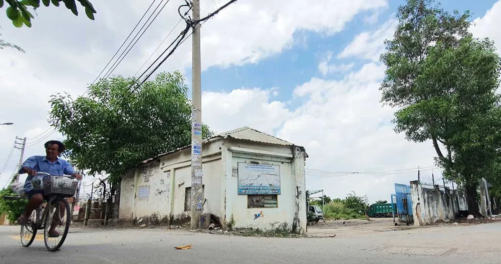 Khu đất 59/9 Phạm Văn Chiêu (P.14, Q.Gò Vấp, TP.HCM) rộng hơn 16.000 m2 hiện bỏ trống, dự kiến xây dựng 2 trường học tại đây TP.HCM: Gian nan lấy đất công xây trường học - ảnh 2
