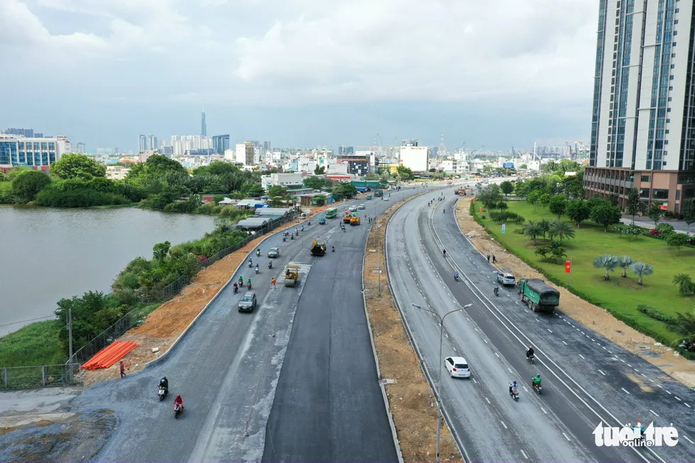 Thi công mở rộng đại lộ Nguyễn Văn Linh từ 6 lên 10 làn xe - Ảnh 9. Thi công mở rộng đại lộ Nguyễn Văn Linh từ 6 lên 10 làn xe - Ảnh 9.