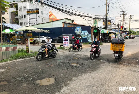 Đường Lương Định Của ở Thủ Đức làm 7 năm chưa xong, mưa ngập nắng bụi, dân khổ trăm bề - Ảnh 2. Đường Lương Định Của ở Thủ Đức làm 7 năm chưa xong, mưa ngập nắng bụi, dân khổ trăm bề - Ảnh 2.
