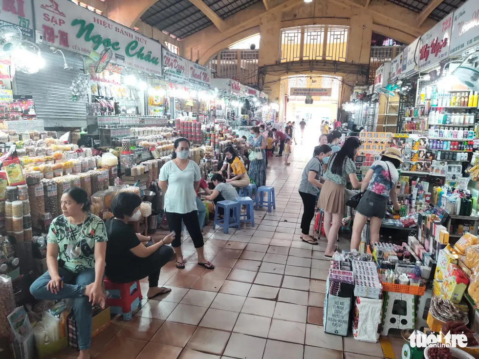 Chợ Bến Thành sống động, dần khởi sắc sau thời gian dài ngủ đông - Ảnh 9. Chợ Bến Thành sống động, dần khởi sắc sau thời gian dài ngủ đông - Ảnh 9.