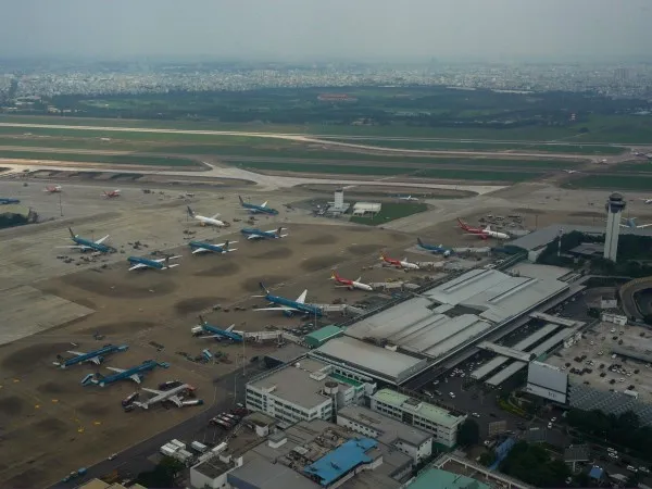 Việc cải thiện, sửa chữa, nâng cấp hệ thống đường băng, đường lăn sẽ tháo gỡ toàn bộ tình trạng ách tắc hiện nay tại sân bay Tân Sơn Nhất Tân Sơn Nhất đảm bảo không ùn tắc cao điểm lễ 30.4 - 1.5 - ảnh 3