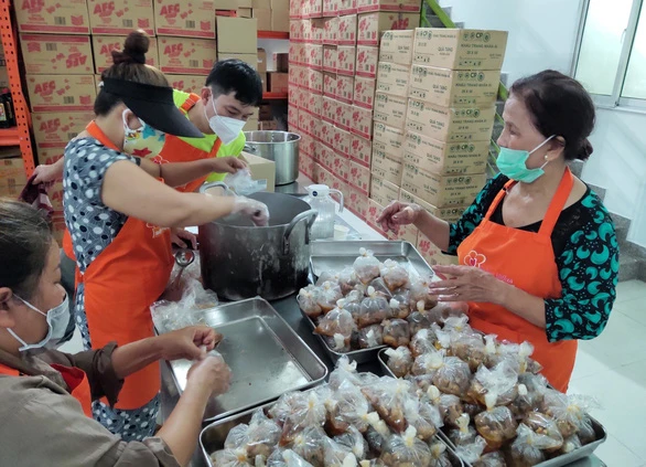 Nhiều bếp ăn, hàng quán đang gặp áp lực với giá nguyên vật liệu đầu vào tăng liên tục - Ảnh: N.TRÍ