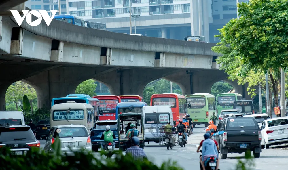  ben xe chui tren duong pham hung co quan chuc nang o dau hinh anh 15