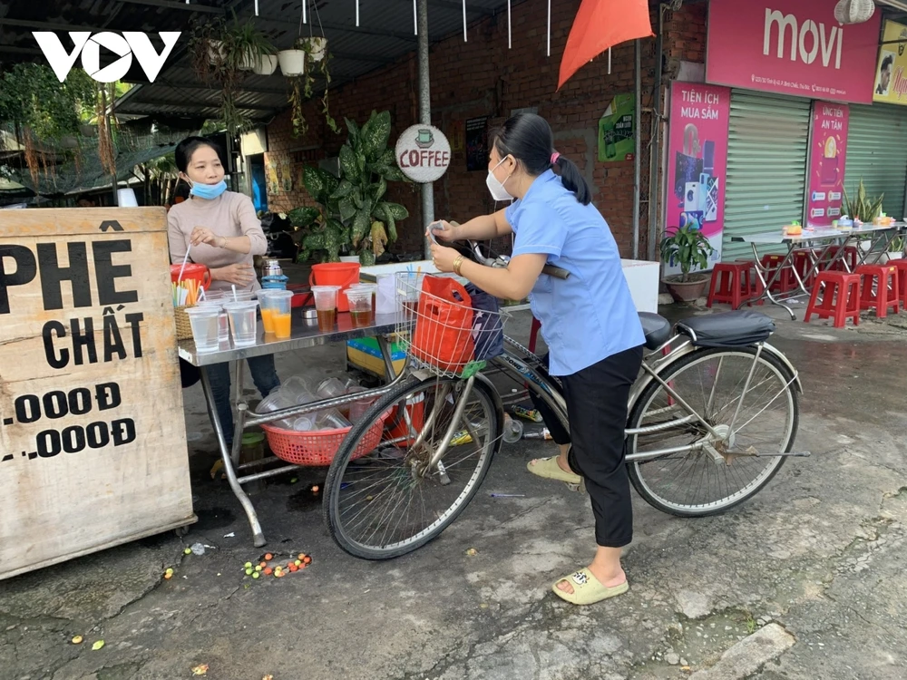 Đời sống công nhân khó khăn trong bão giá.