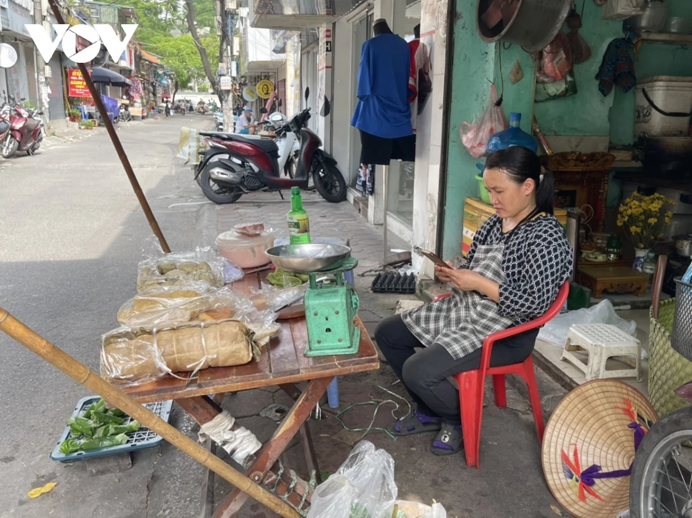 Người dân chật vật trong cơn “bão giá”