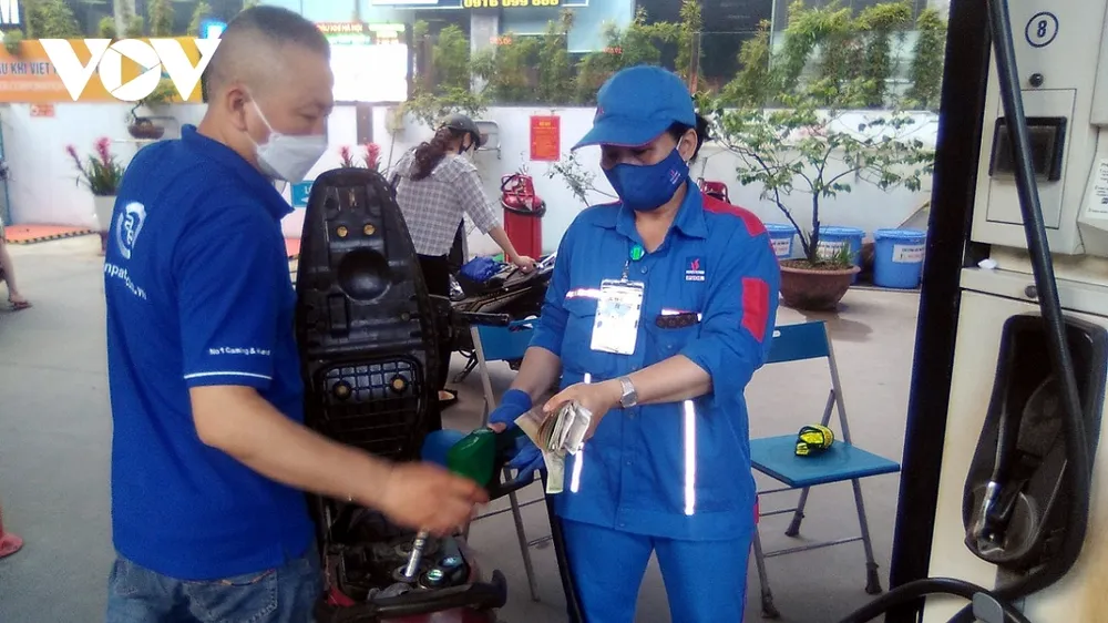 Giá xăng dầu từ đầu năm do giảm thuế tổng cộng khoảng trên 6.000 đồng/lít