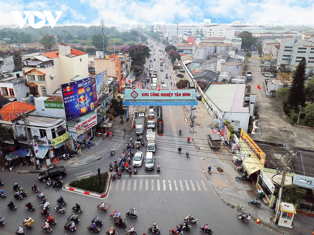 Nhiều nhà dân đan xen trong Khu công nghiệp Tân Bình gây bất tiện cho doanh nghiệp trong khu (Ảnh: Lệ Hằng)