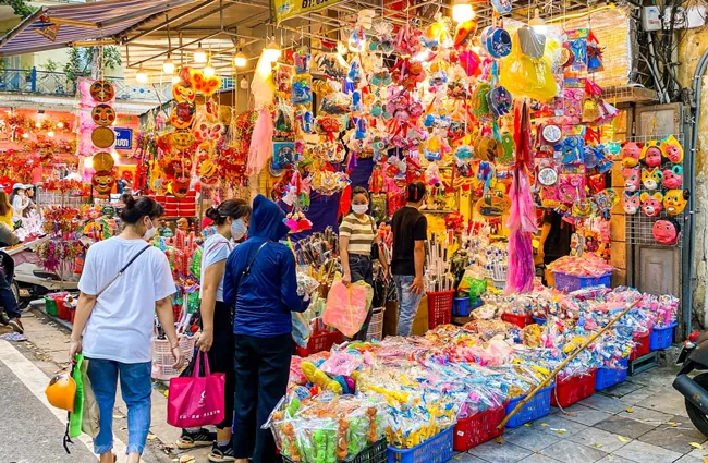 Phố Hàng Mã “lên đồ” rực rỡ trước tết Trung thu ảnh 1 Phố Hàng Mã “lên đồ” rực rỡ trước tết Trung thu ảnh 1