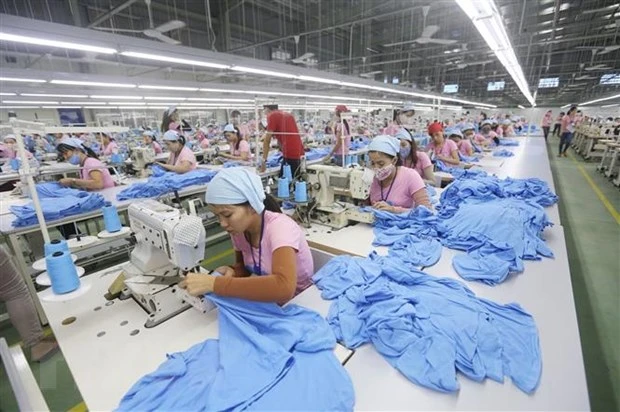 Dây chuyền sản xuất hàng may mặc xuất khẩu. (Ảnh: Danh Lam/TTXVN)