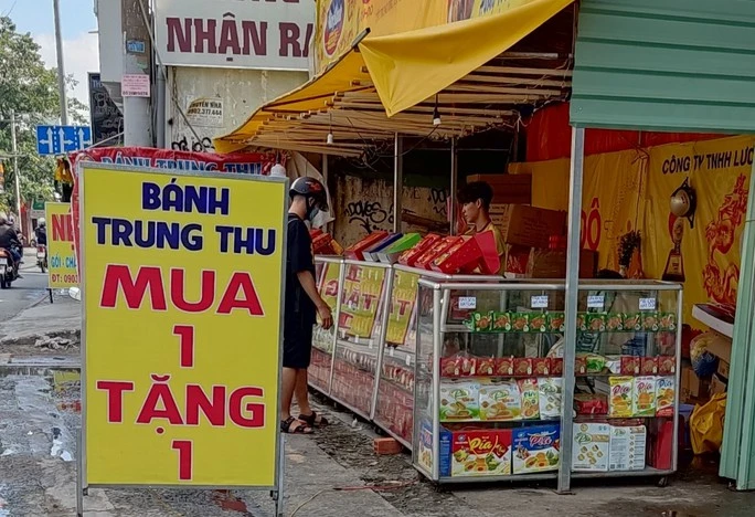 Nhiều bảng khuyến mãi khủng bánh trung thu