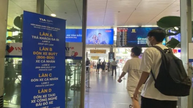 Tăng cường đội phản ứng nhanh xử lý ùn tắc tại sân bay Tân Sơn Nhất - Ảnh 3. Tăng cường đội phản ứng nhanh xử lý ùn tắc tại sân bay Tân Sơn Nhất - Ảnh 3.