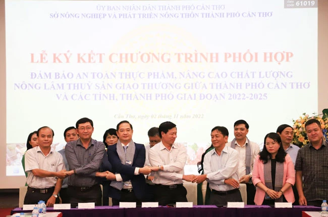 Mekongexpo và TP Cần Thơ ký kết hợp tác sản phẩm OCOP, tiêu thụ sản phẩm đặc trưng của người dân