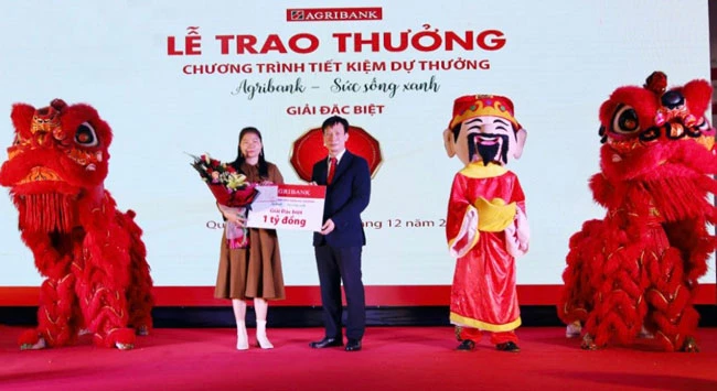 Agribank trao giải 1 tỷ đồng chương trình Tiết kiệm dự thưởng “Agribank - Sức sống xanh” tại Quảng Bình