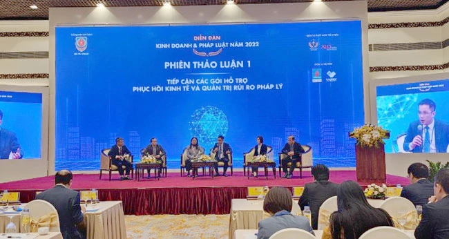 Số liệu thống kê của Bộ Tư pháp cho thấy, chỉ tính riêng trong năm 2022, cơ quan này đã cùng các bộ, ngành rà soát gần 22.000 văn bản liên quan đến kinh doanh và đã kiến nghị bổ sung, sửa đổi hoặc bãi bỏ gần 6.000 văn bản chồng chéo nhau 