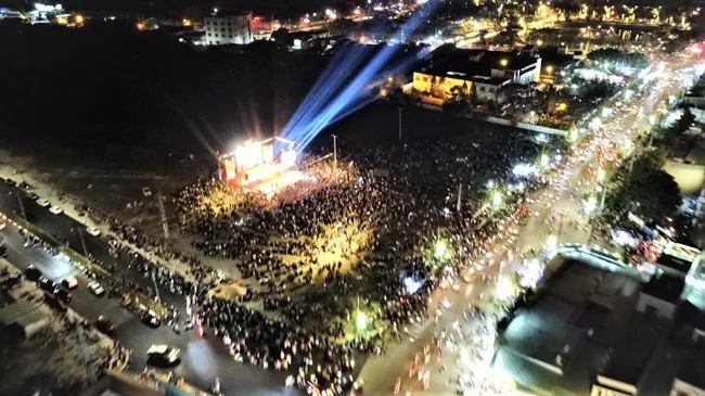 Nhìn từ trên cao sân khấu đêm nhạc Giáng sinh tại tuyến phố thương mại Imperia Grand Plaza Đức Hoà như một đại tiệc âm nhạc hoành tráng và bùng nổ chưa từng có.