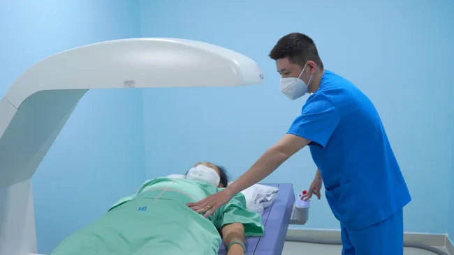 Người bệnh tầm soát loãng xương tại BV ĐHYD TPHCM.