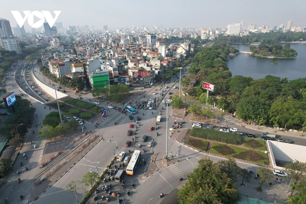 Hầm đường bộ tại nút giao thông Kim Liên -Đại Cồ Việt là hầm chui cơ giới đầu tiên tại Hà Nội có chiều dài đường hầm 644m, rộng 18,5m, chiều cao trong hầm 6,25m. Trong tổng chiều dài hầm có 140m hầm kín, hầm hở dài 405m và 99m đường dẫn.