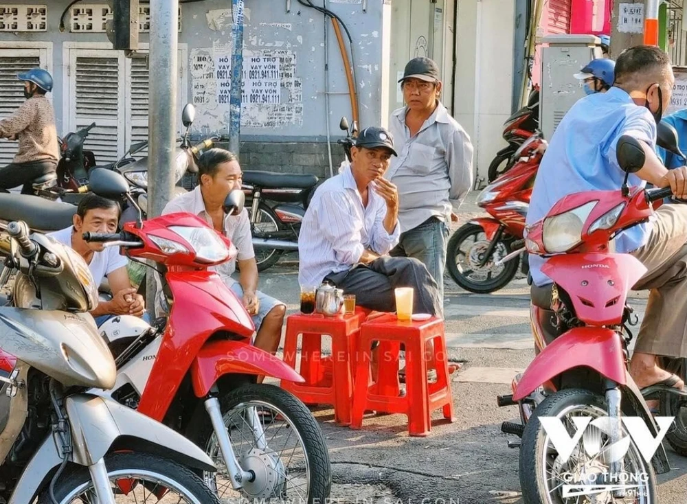 Nghiên cứu của Tổng cục Thống kê cho thấy, khu vực kinh tế phi chính thức (bao gồm cả kinh tế vỉa hè) đã thu hút 11 triệu lao động, trong đó có những người lao động thấp, đặc biệt là tại TP.HCM