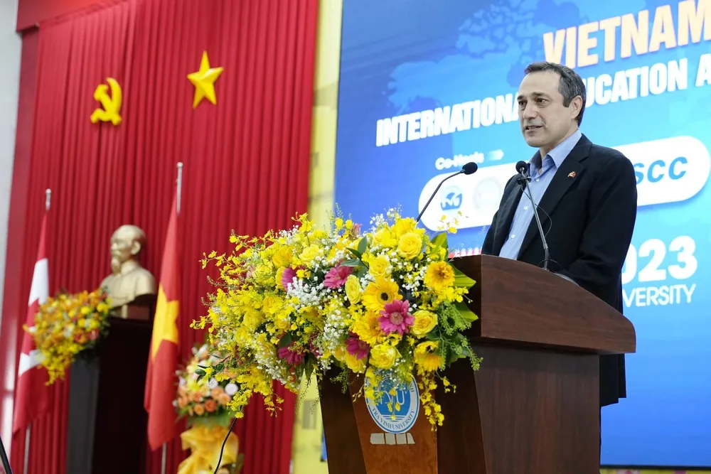 Ông Behzad Babakhani, Tổng lãnh sự Canada tại TPHCM phát biểu Ông Behzad Babakhani, Tổng lãnh sự Canada tại TPHCM phát biểu