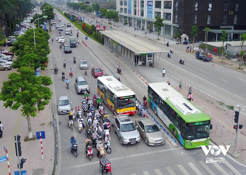 Phát triển giao thông công cộng: Giải quyết tận gốc bài toán vỉa hè