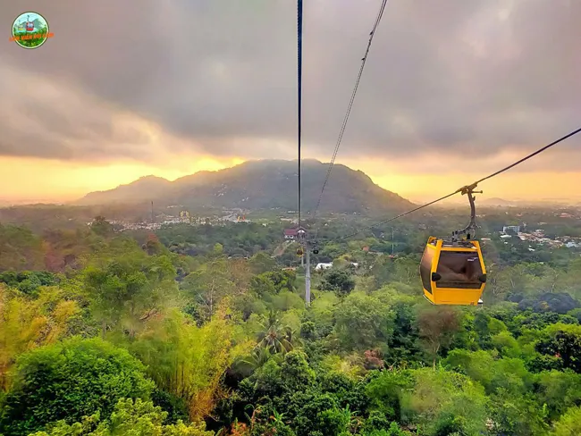 Núi Cấm lan tỏa sự linh thiêng Núi Cấm lan tỏa sự linh thiêng