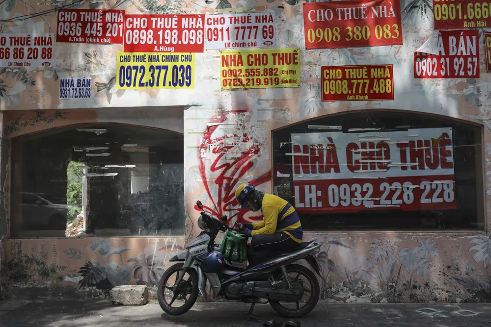 Mặt bằng vắng khách thuê ảnh 2 Giá thuê được môi giới báo lên đến 1 tỷ đồng/tháng, không thương lượng thêm. Tuy nhiên, chủ nhà chấp nhận phương án “xé lẻ” 3 mặt bằng với giá thuê lần lượt là 15.000 USD, 17.000 USD và 25.000 USD.