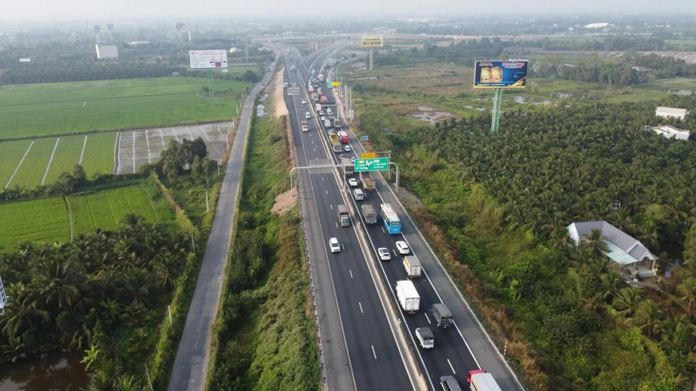 ĐBSCL khao khát có thêm nhiều đường cao tốc để giảm bớt cảnh thường xuyên ùn tắc, mang lại sự đột phá và phát triển cho khu vực.