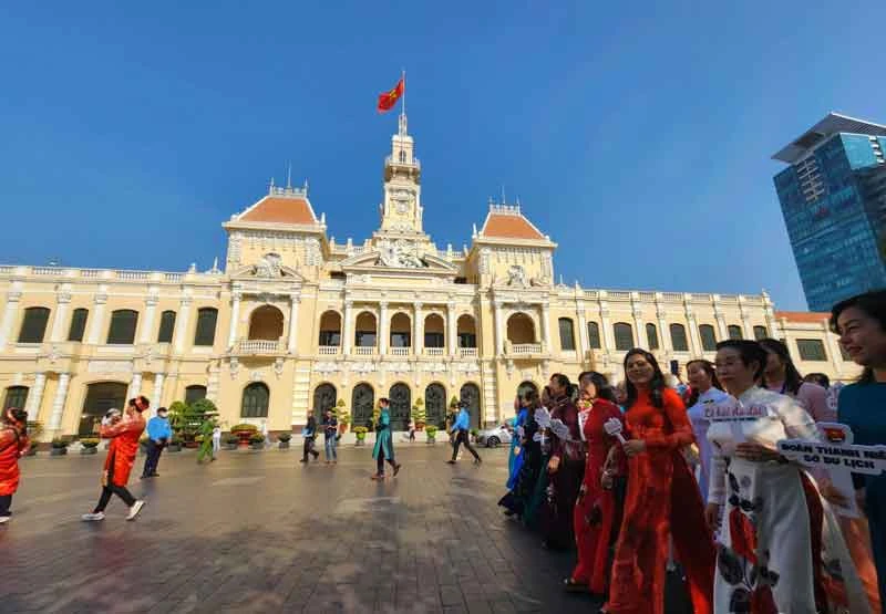 Trụ sở UBND TPHCM - Một di tích kiến trúc nghệ thuật cấp Quốc gia, được đưa vào chương trình tham quan đã tạo điểm nhấn đặc biệt cho sản phẩm du lịch TPHCM