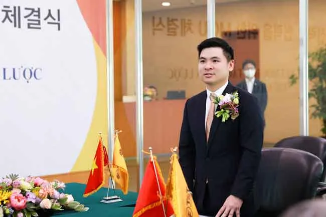 Ông Đỗ Vinh Quang, Phó Chủ tịch HĐQT, Phó TGĐ T&T Group phát biểu tại lễ ký kết hợp tác chiến lược. Ông Đỗ Vinh Quang, Phó Chủ tịch HĐQT, Phó TGĐ T&T Group phát biểu tại lễ ký kết hợp tác chiến lược.