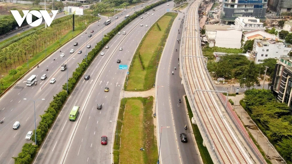 TP.HCM đang tái cấu trúc mạng lưới xe buýt kết nối các ga metro số 1 (ảnh: M.Q)