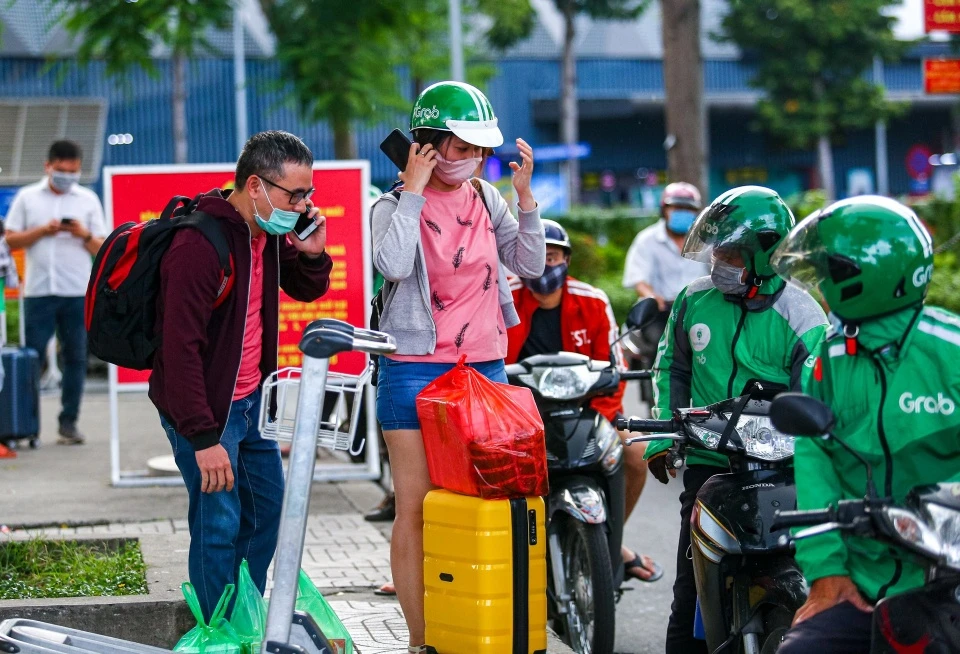 Do thua lỗ liên tục nên Grab chưa phải đóng thuế thu nhập doanh nghiệp. Ảnh: Chí Hùng. 