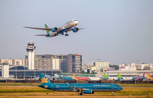 Máy bay của các hãng hàng không tại sân bay Tân Sơn Nhất. (Ảnh: CTV/Vietnam+)