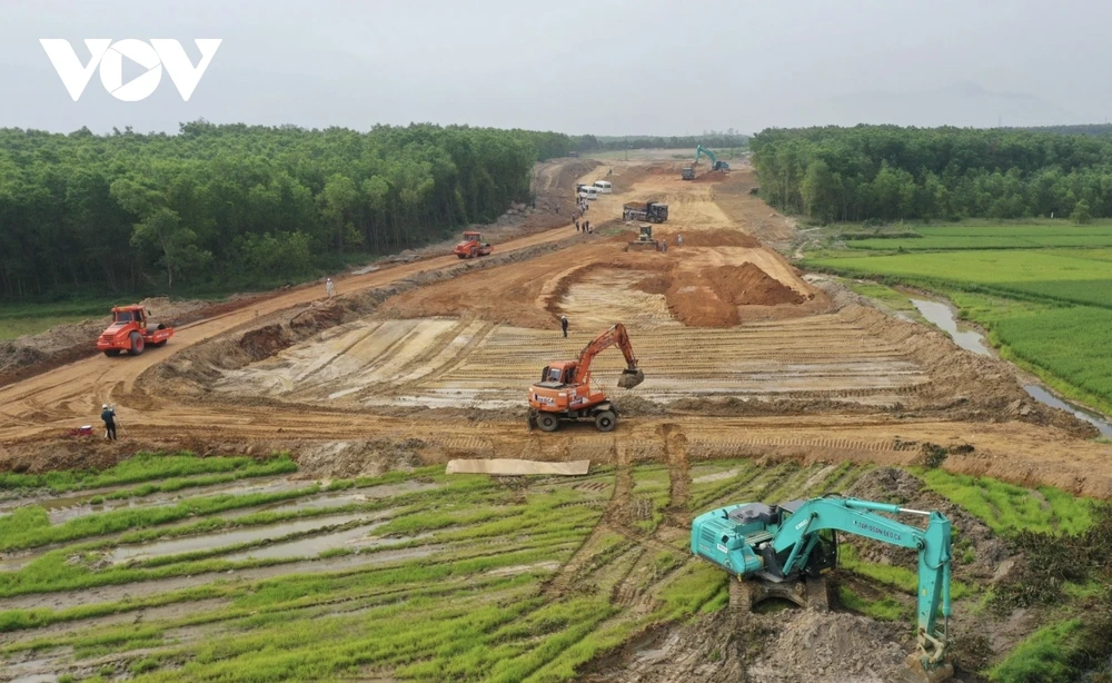 Công tác GPMB, cấp phép khai thác mỏ vật liệu xây dựng thông thường hiện vẫn chưa đáp ứng được tiến độ thi công cao tốc Bắc - Nam giai đoạn 2.