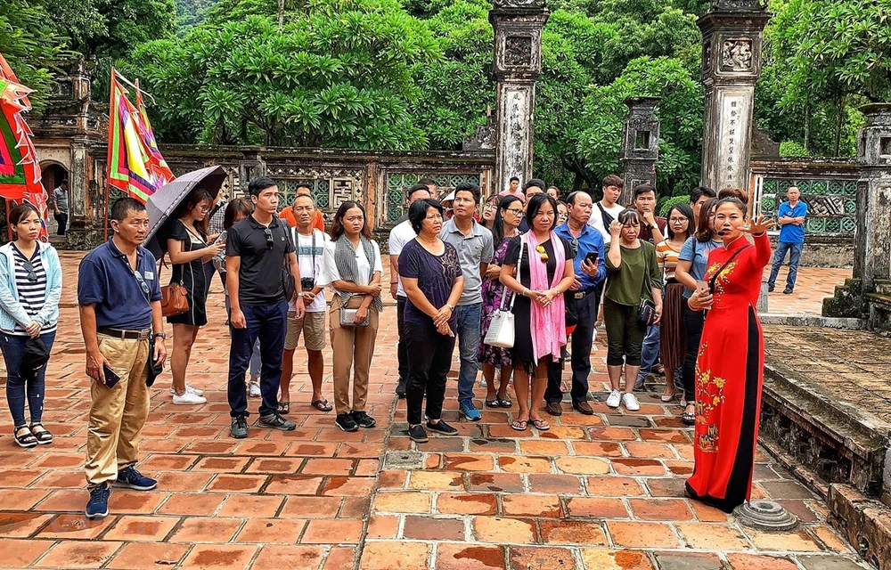 Đại diện các doanh nghiệp du lịch Việt tham gia khảo sát điểm đến ở Ninh Bình. (Ảnh: Mai Mai/Vietnam+)