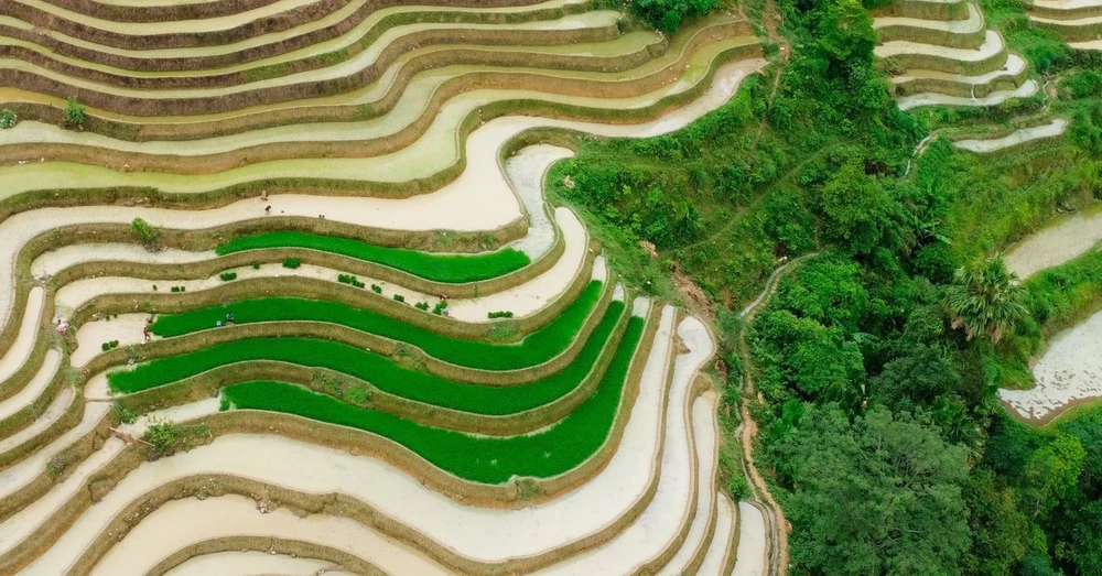 Ngắm Hà Giang mùa nước đổ muộn