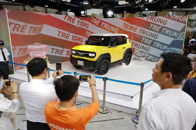 VF 3 thu hút đông đảo khách tham quan triển lãm “VinFast – Vì tương lai xanh” tại TP.HCM VF 3 thu hút đông đảo khách tham quan triển lãm “VinFast – Vì tương lai xanh” tại TP.HCM