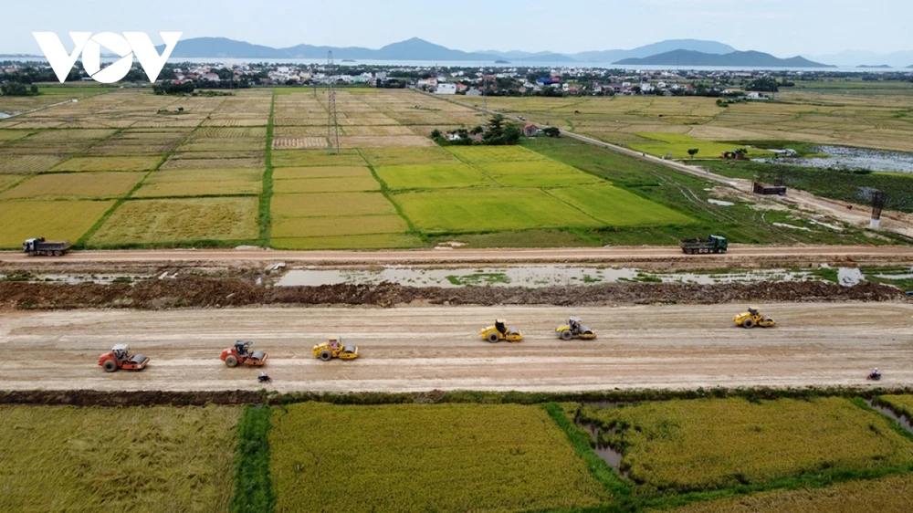 Thi công cao tốc Bắc - Nam đoạn qua tỉnh Khánh Hòa 