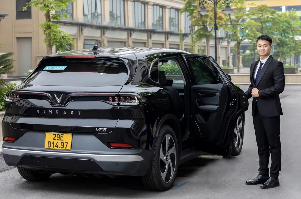 Dịch vụ Xanh Plus sử dụng toàn bộ xe VinFast VF 8 cao cấp, với nhiều tiện nghi trang bị trên xe.