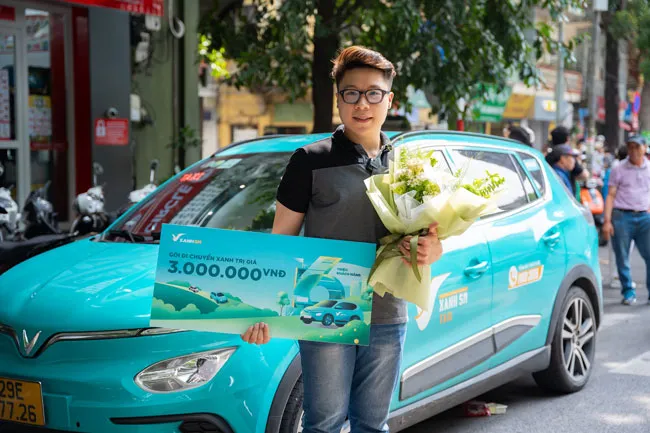 Anh Nguyễn Khánh Hoà (Hà Nội) là khách hàng thứ 5.999.999 của Xanh SM. Anh Nguyễn Khánh Hoà (Hà Nội) là khách hàng thứ 5.999.999 của Xanh SM.