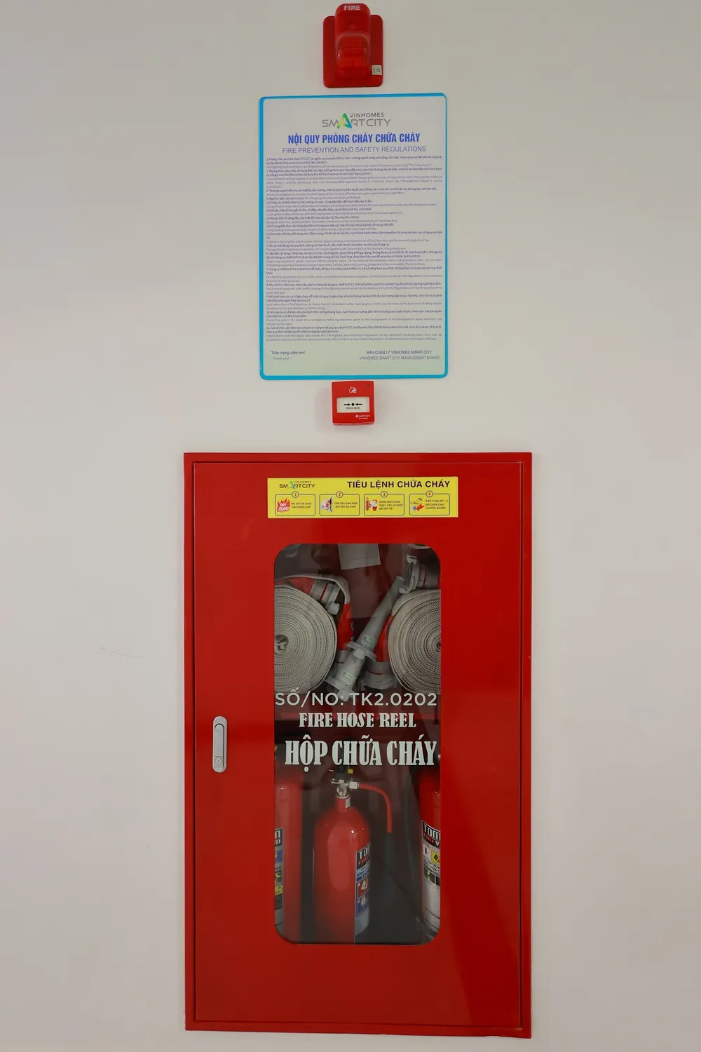 Tại bất cứ hành lang và khu vực công cộng nào, cư dân Vinhomes cũng dễ dàng tìm thấy các trang thiết bị PCCC Tại bất cứ hành lang và khu vực công cộng nào, cư dân Vinhomes cũng dễ dàng tìm thấy các trang thiết bị PCCC