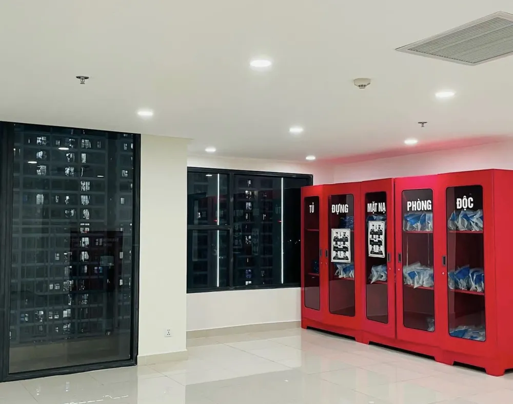 Mặt nạ phòng độc được trang bị đầy đủ tại khu vực gian lánh nạn. Mặt nạ phòng độc được trang bị đầy đủ tại khu vực gian lánh nạn.