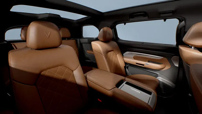 VinFast VF 9 phiên bản 6 chỗ được trang bị ghế cơ trưởng, tích hợp thông gió, sưởi ghế cùng các chế độ massage đa dạng. VinFast VF 9 phiên bản 6 chỗ được trang bị ghế cơ trưởng, tích hợp thông gió, sưởi ghế cùng các chế độ massage đa dạng.