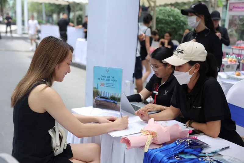 Nhờ loạt ưu điểm nổi trội, xe điện VinFast trở thành lựa chọn hàng đầu của nhiều khách hàng Việt. Nhờ loạt ưu điểm nổi trội, xe điện VinFast trở thành lựa chọn hàng đầu của nhiều khách hàng Việt.