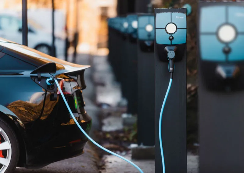 Trạm sạc điện cho ô tô trong toà nhà là trang bị bắt buộc tại nhiều quốc gia ở châu Âu. Ảnh: euractiv Trạm sạc điện cho ô tô trong toà nhà là trang bị bắt buộc tại nhiều quốc gia ở châu Âu. Ảnh: euractiv