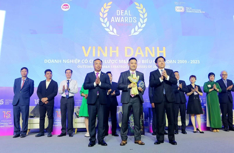 Đại diện Tập đoàn Masan nhận giải Doanh nghiệp có chiến lược M&A tiêu biểu giai đoạn 2009 – 2023.