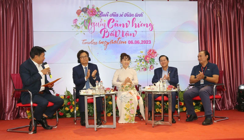 Talkshow “Nguồn cảm hứng bất tận” do HDBank tổ chức có sự tham gia trực tiếp giữa các lãnh đạo cao cấp nhất của HDBank là ông Kim Byoung Ho - chủ tịch HĐQT, bà NGuyễn Thị Phương Thảo Phó chủ tịch TT HĐQT, CEO Phạm Quốc Thanh và những lãnh đạo cấp cao nhất của đối tác chiến lược cùng toàn thể 20.000 nhân viên trên toàn hệ thống.