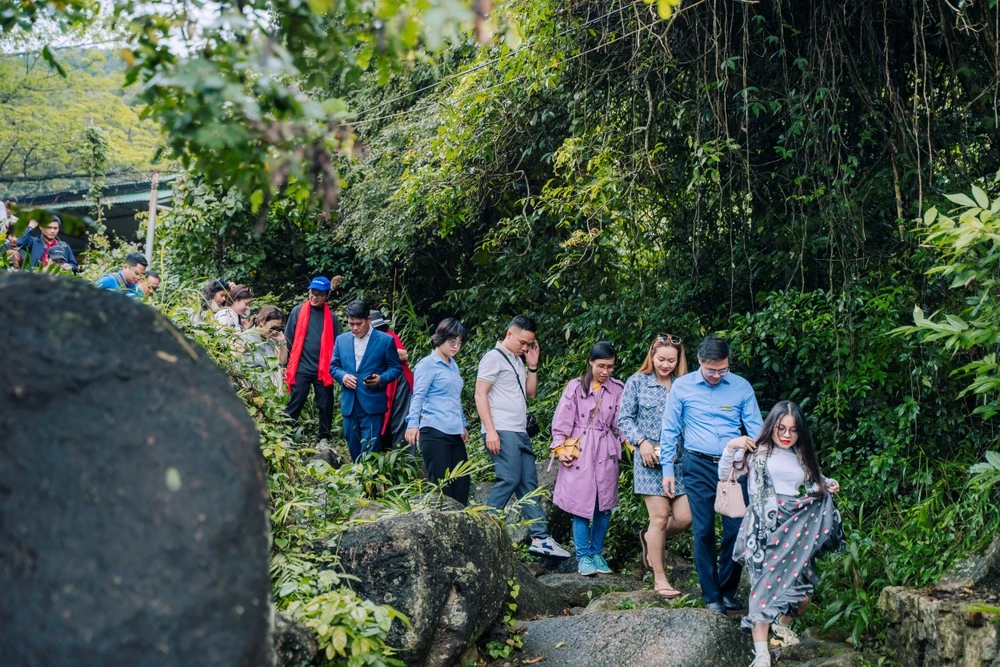 Du lịch Việt phục vụ lượng khách lớn dịp Tết Nguyên Đán. (Ảnh: Mai Mai/Vietnam+)