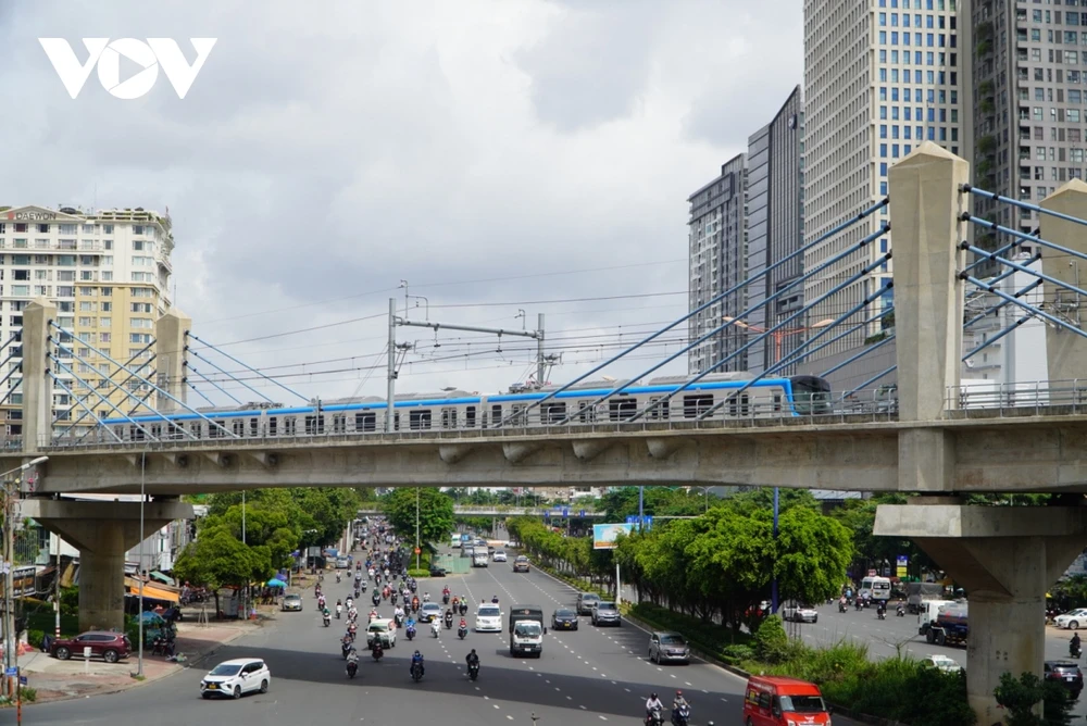 Tuyến metro số 1 đoạn qua quận Bình Thạnh (ảnh Hà An)